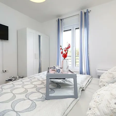 Bellavista Apartment *